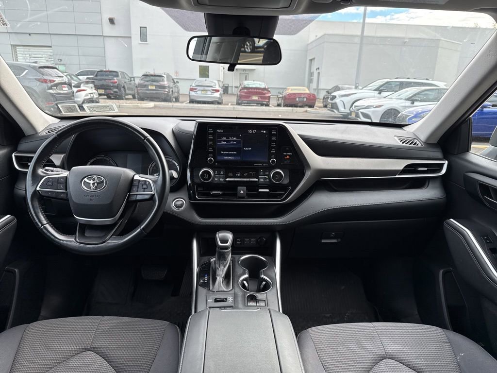 Thumbnail: 2022 Toyota Highlander - 26