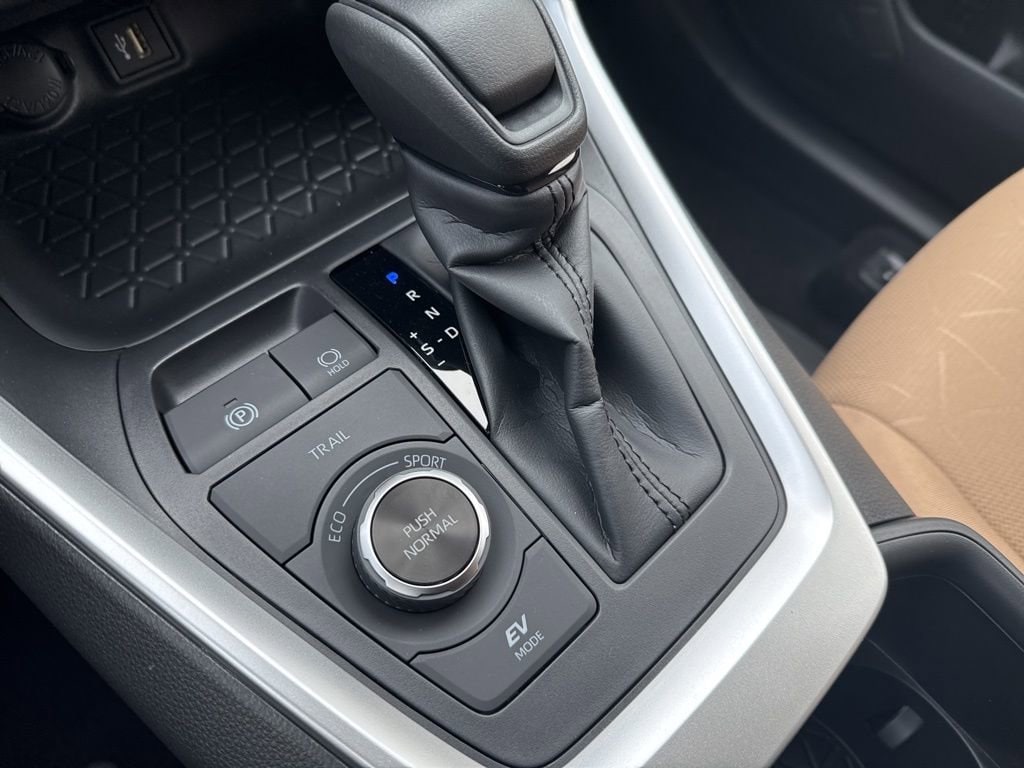 Thumbnail: 2025 Toyota RAV4 - 22