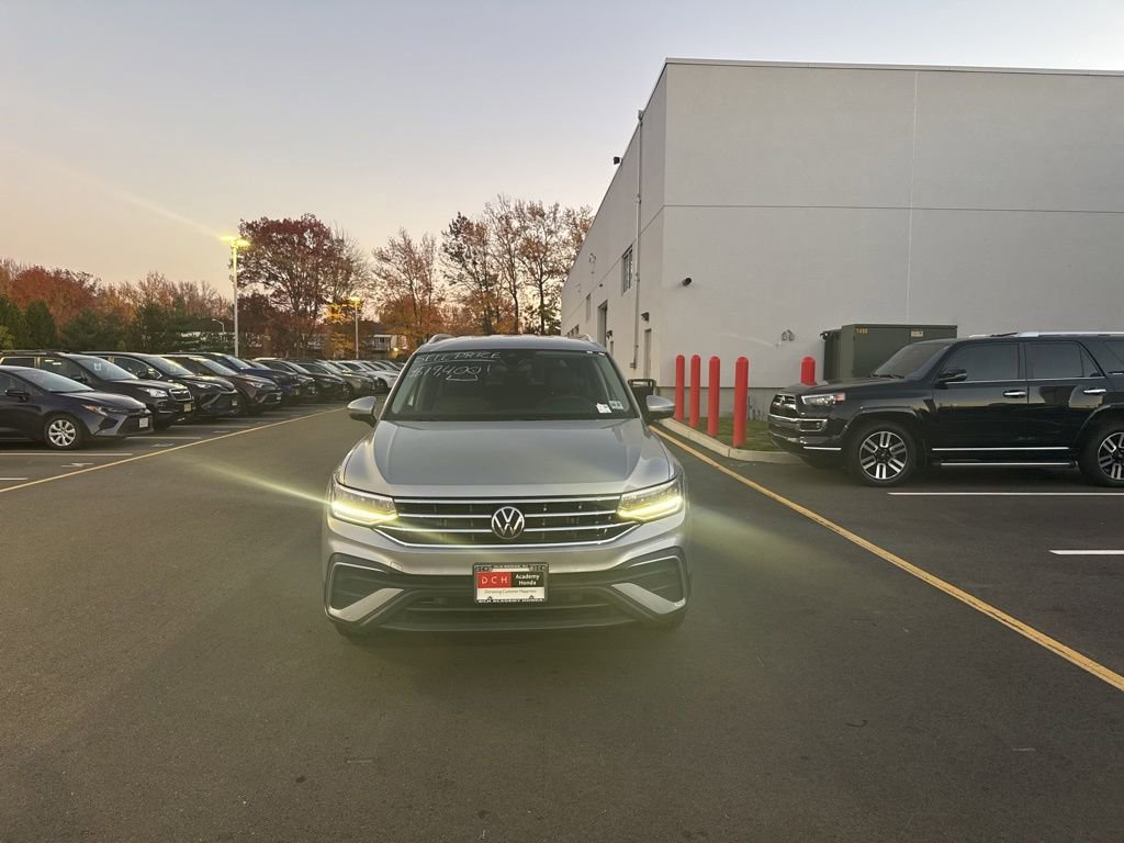 2022 Volkswagen Tiguan SE photo 2