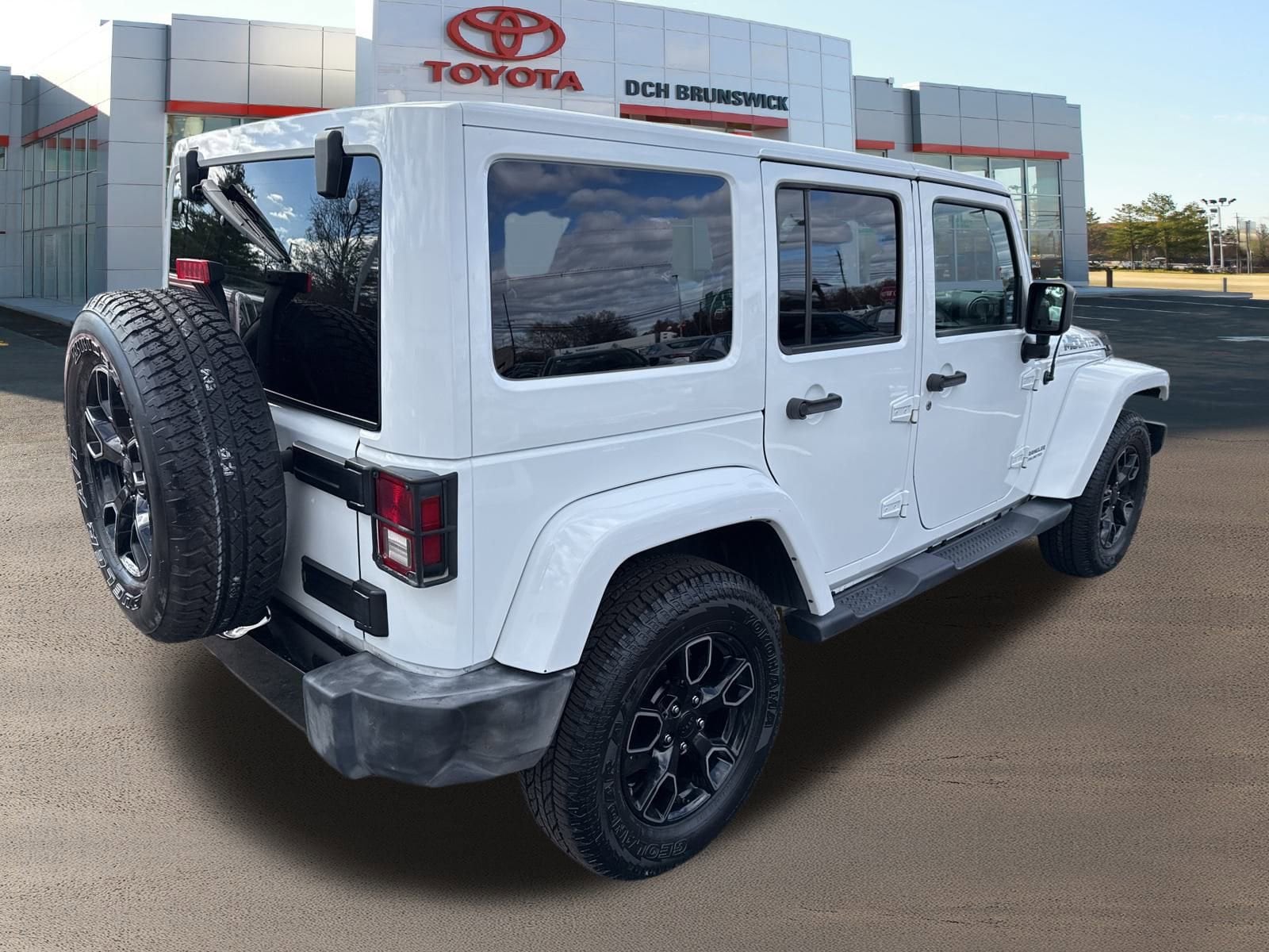 Thumbnail: 2017 Jeep Wrangler - 5