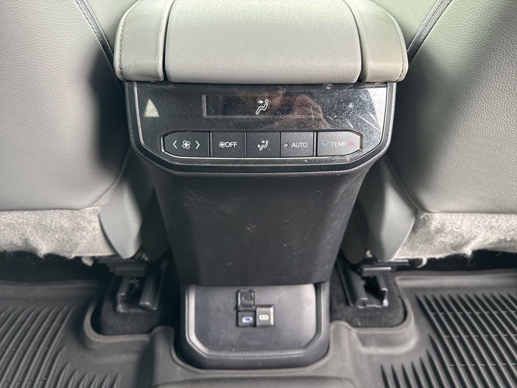 Thumbnail: 2022 Toyota Highlander - 32