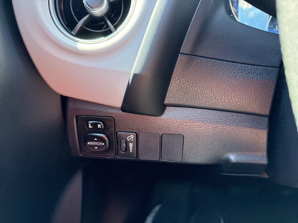 Thumbnail: 2019 Toyota Corolla - 28