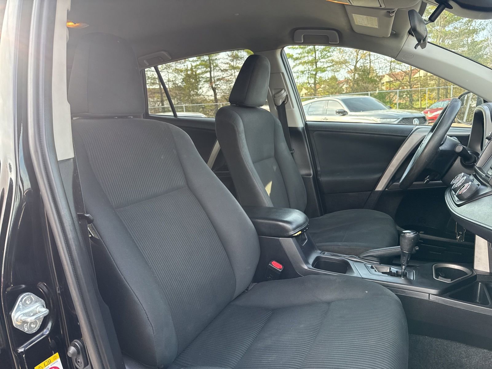 Thumbnail: 2017 Toyota RAV4 - 21