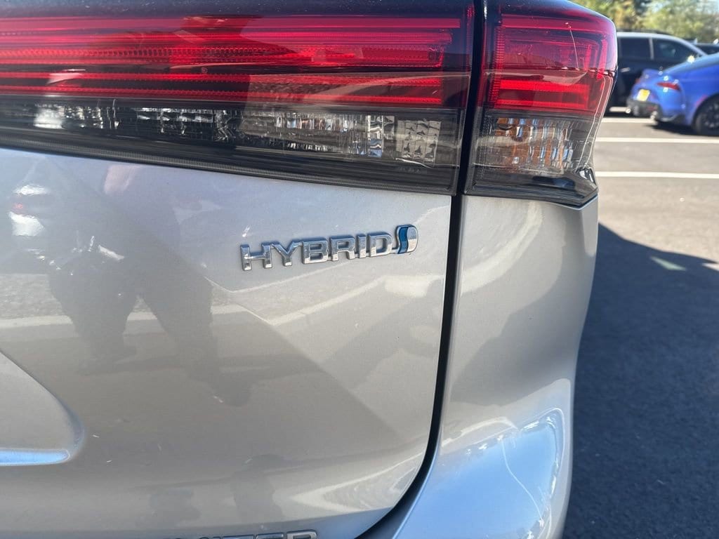 Thumbnail: 2021 Toyota Highlander - 14