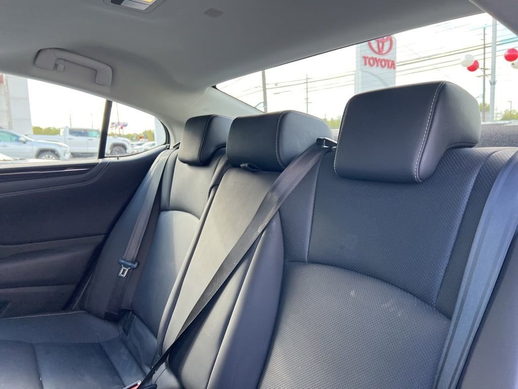 Thumbnail: 2020 Lexus ES - 15