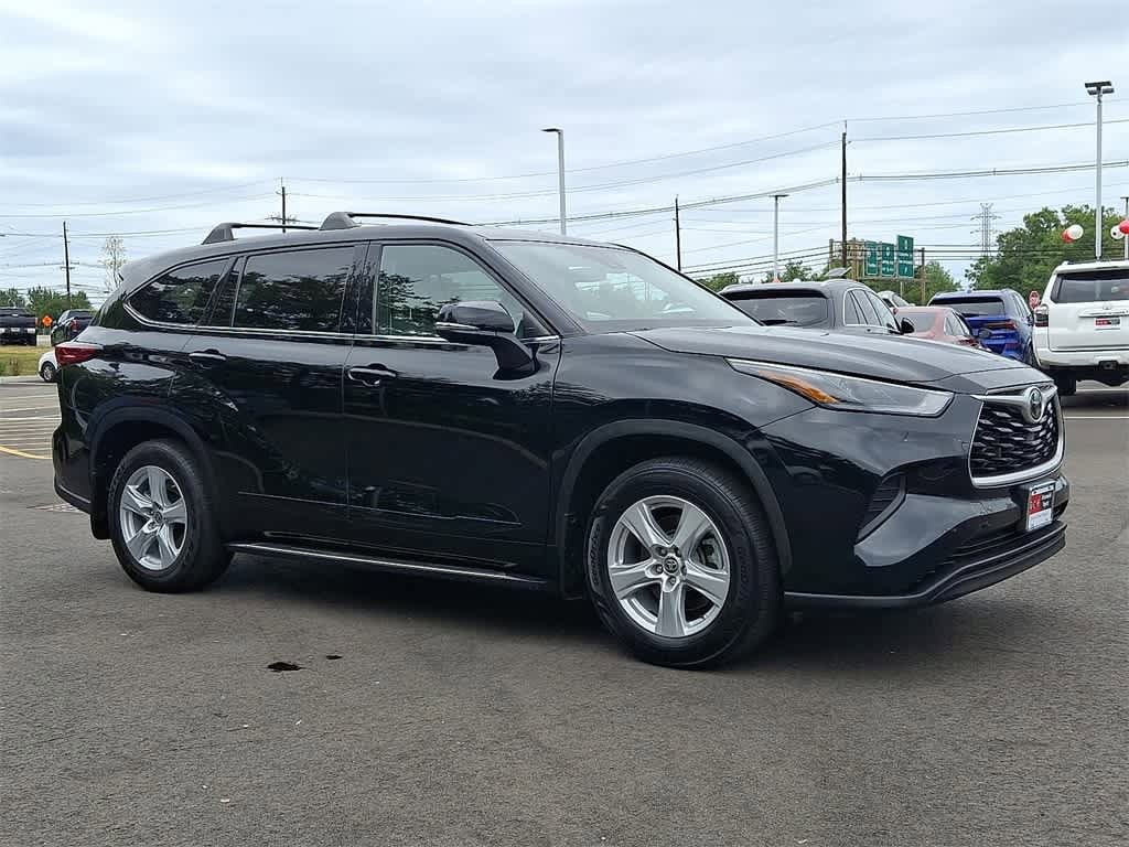 Thumbnail: 2022 Toyota Highlander - 3