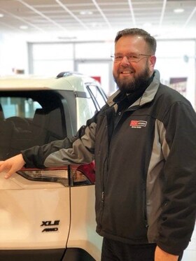 Staff member Mike Olson from ID_88da52