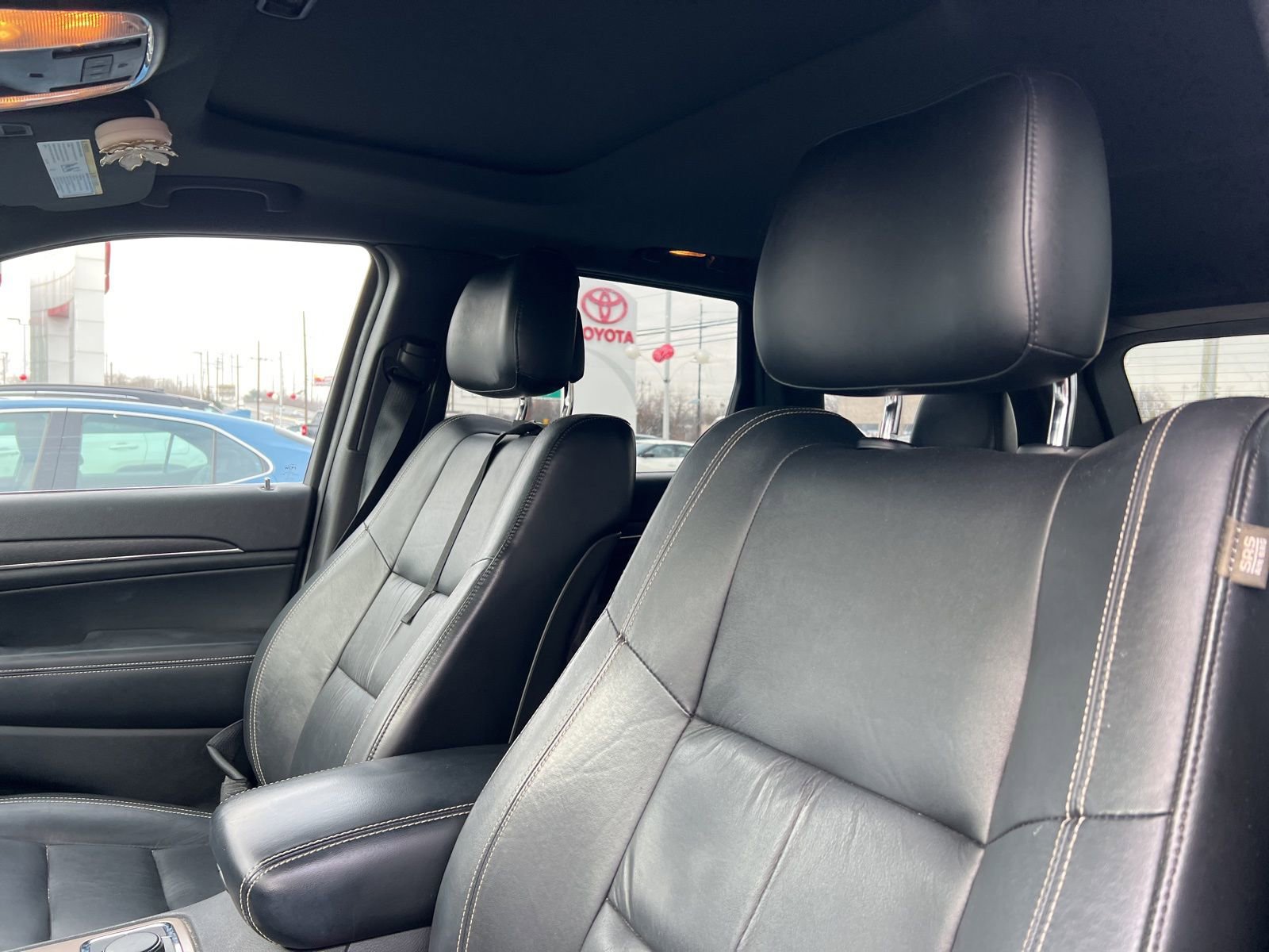 Thumbnail: 2015 Jeep Grand Cherokee - 14