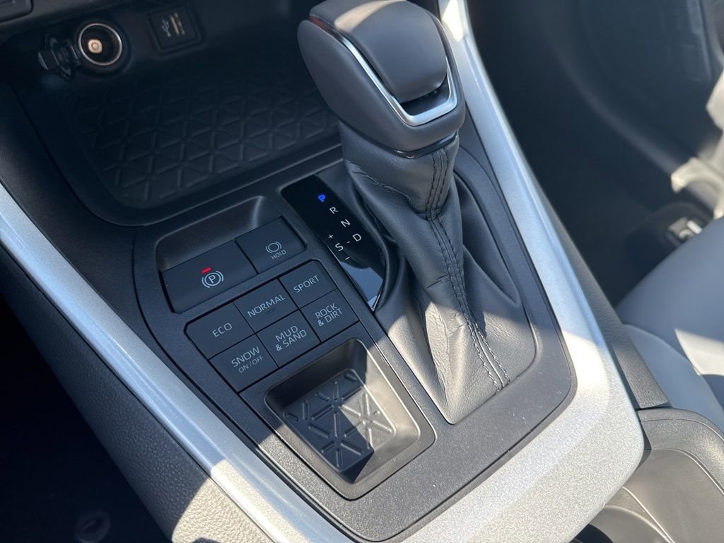 Thumbnail: 2025 Toyota RAV4 - 23