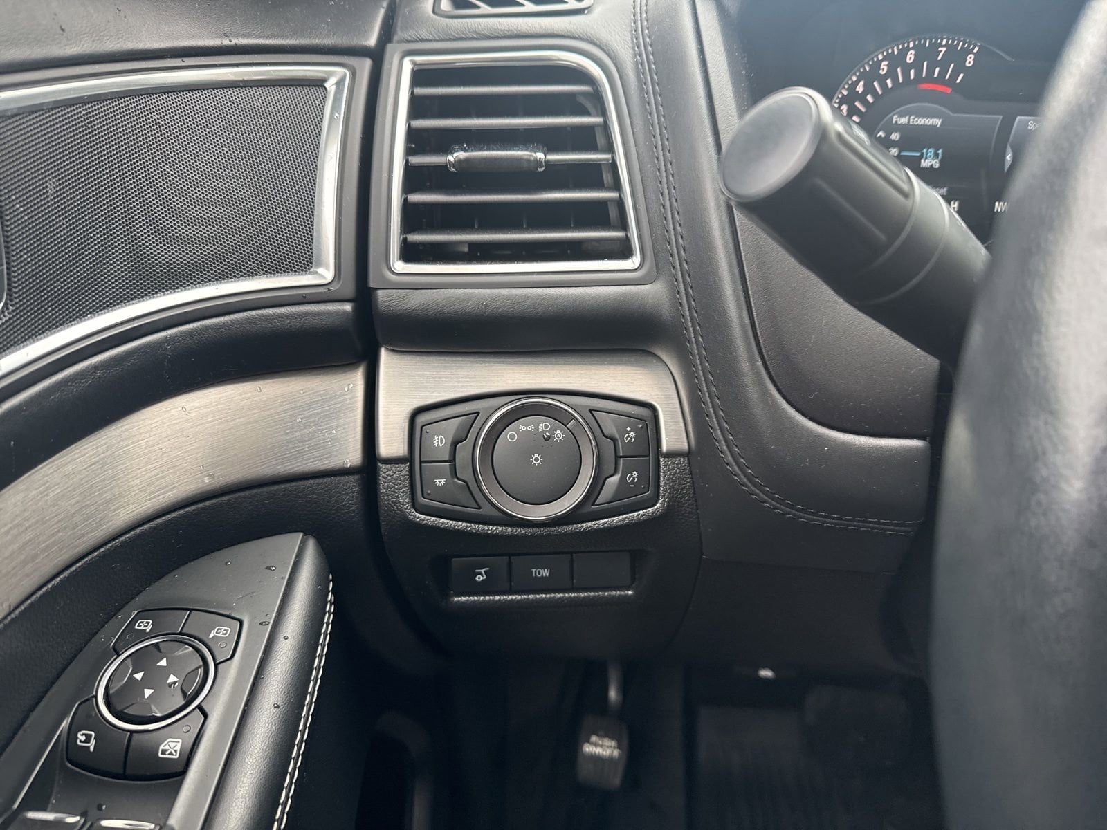 Thumbnail: 2018 Ford Explorer - 30