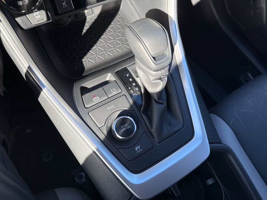 Thumbnail: 2025 Toyota RAV4 - 23