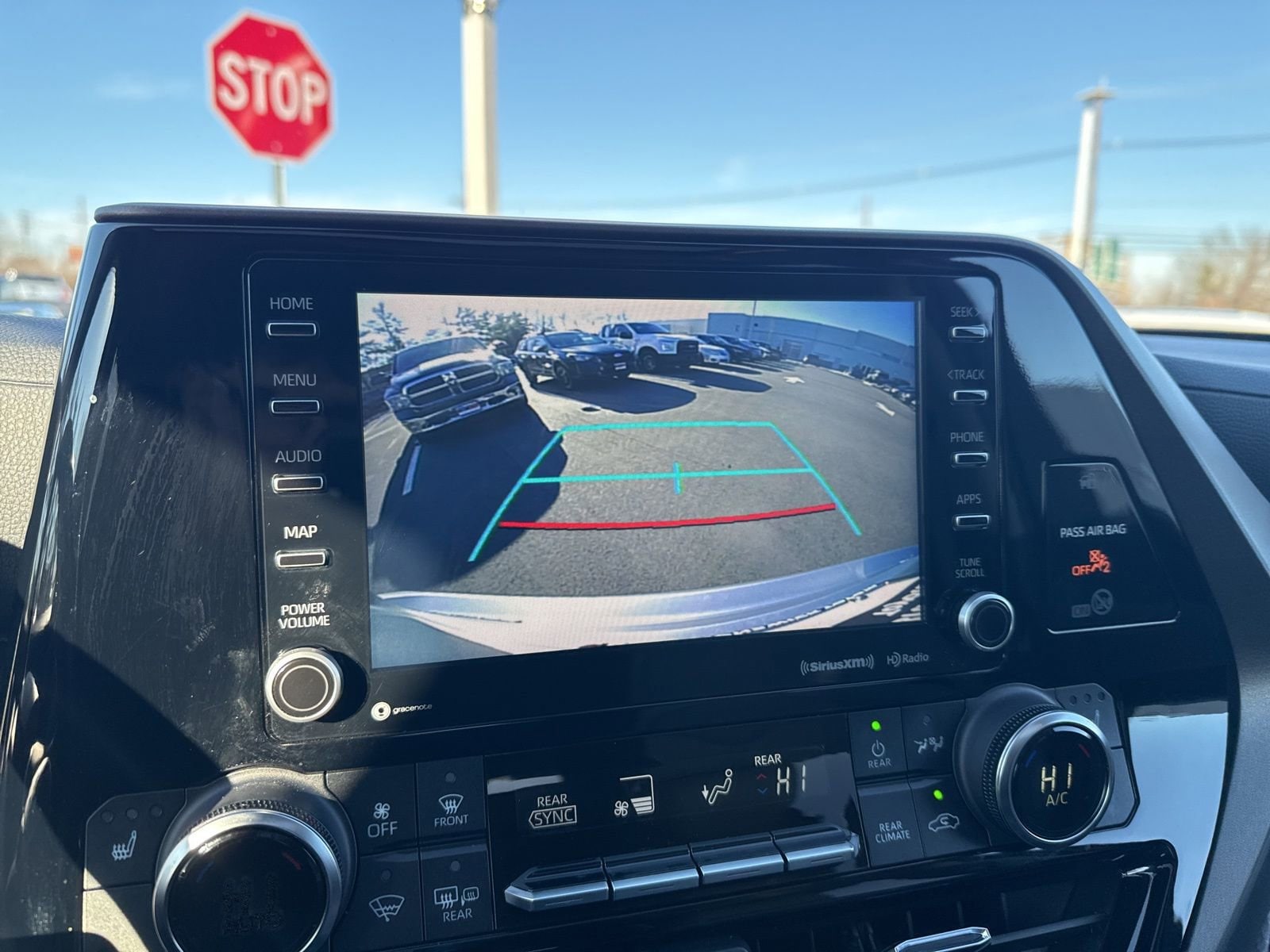 Thumbnail: 2022 Toyota Highlander - 26