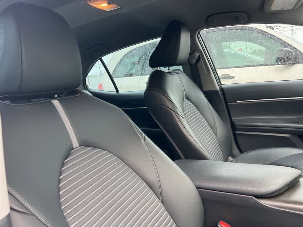 2022 Toyota Camry SE 16