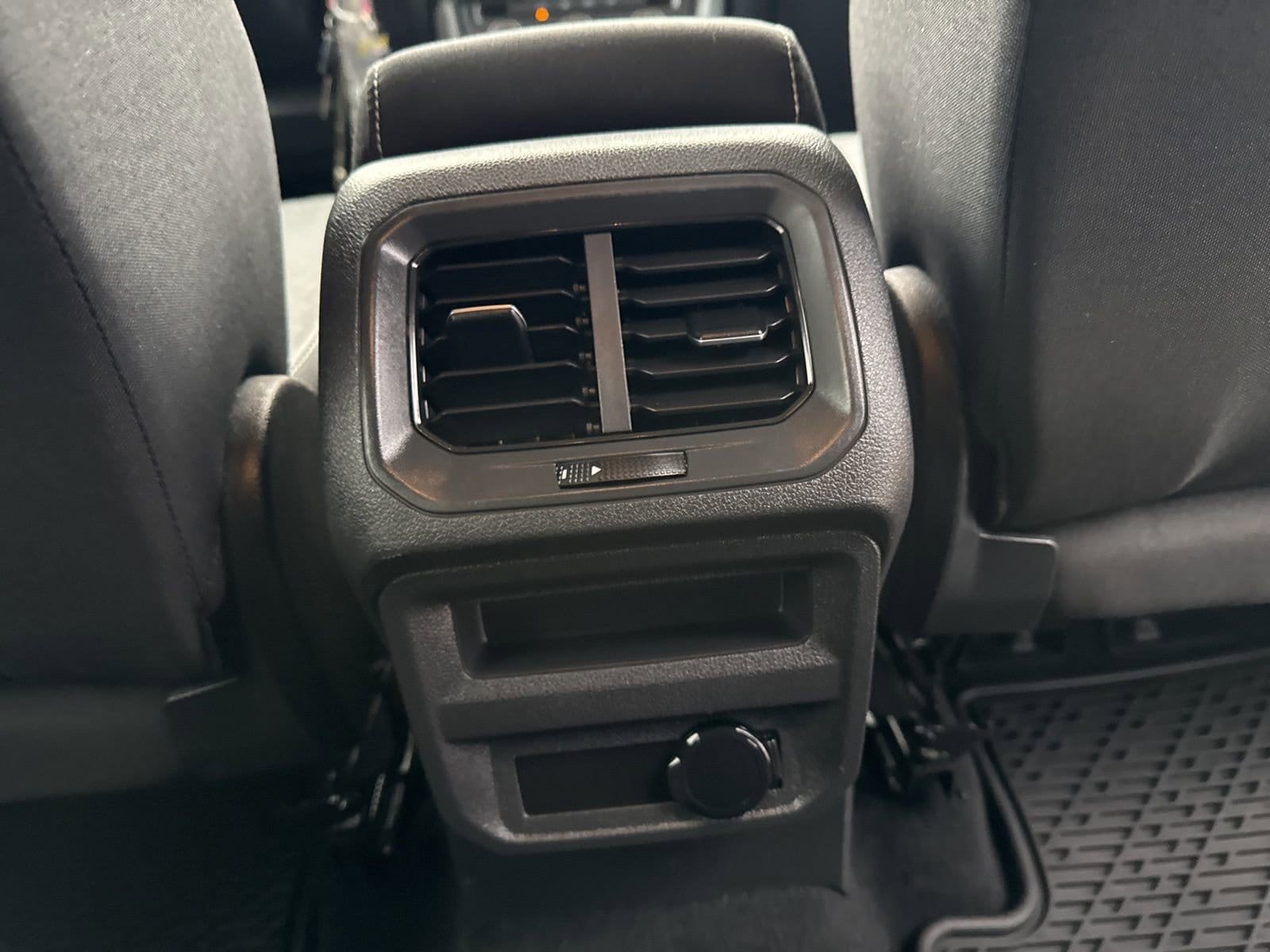 Thumbnail: 2021 Volkswagen Tiguan - 30