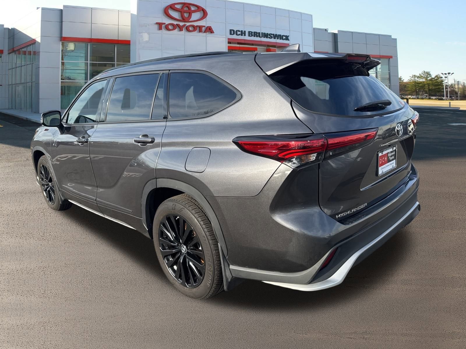Thumbnail: 2023 Toyota Highlander - 15
