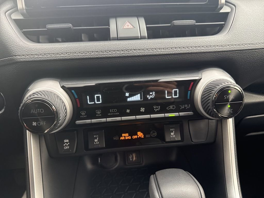 Thumbnail: 2025 Toyota RAV4 - 20