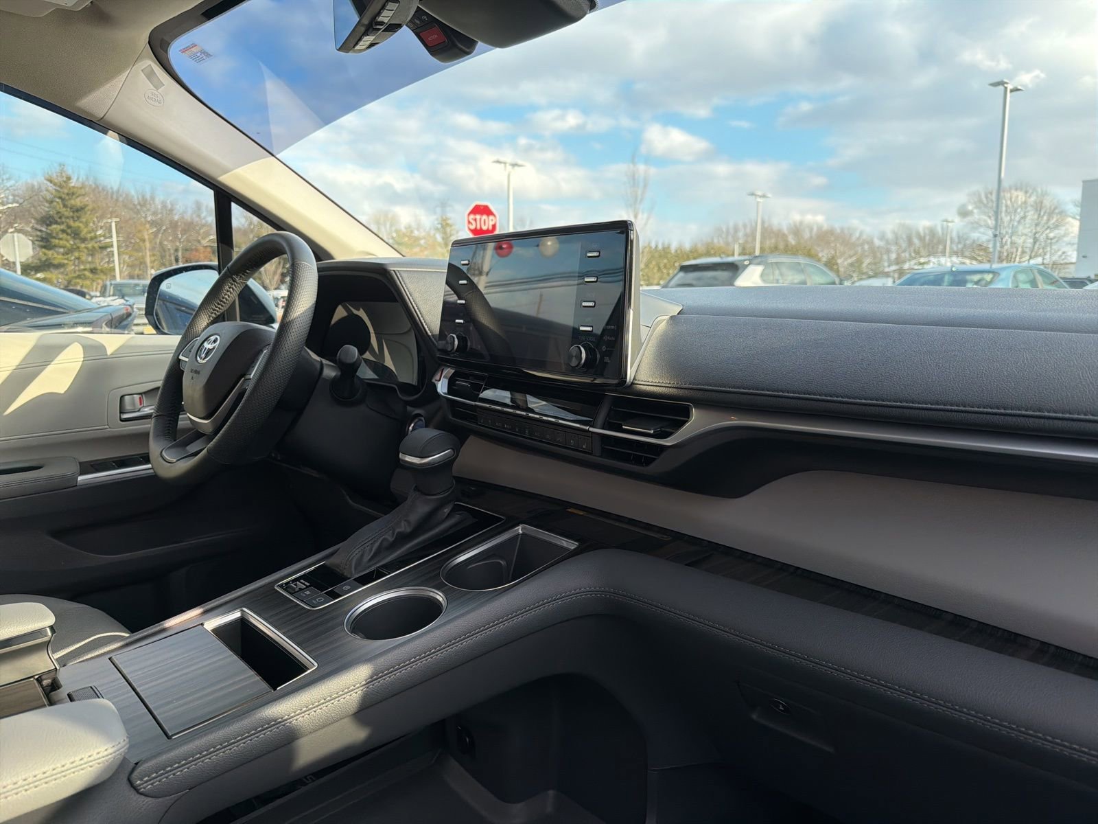 Thumbnail: 2024 Toyota Sienna - 30