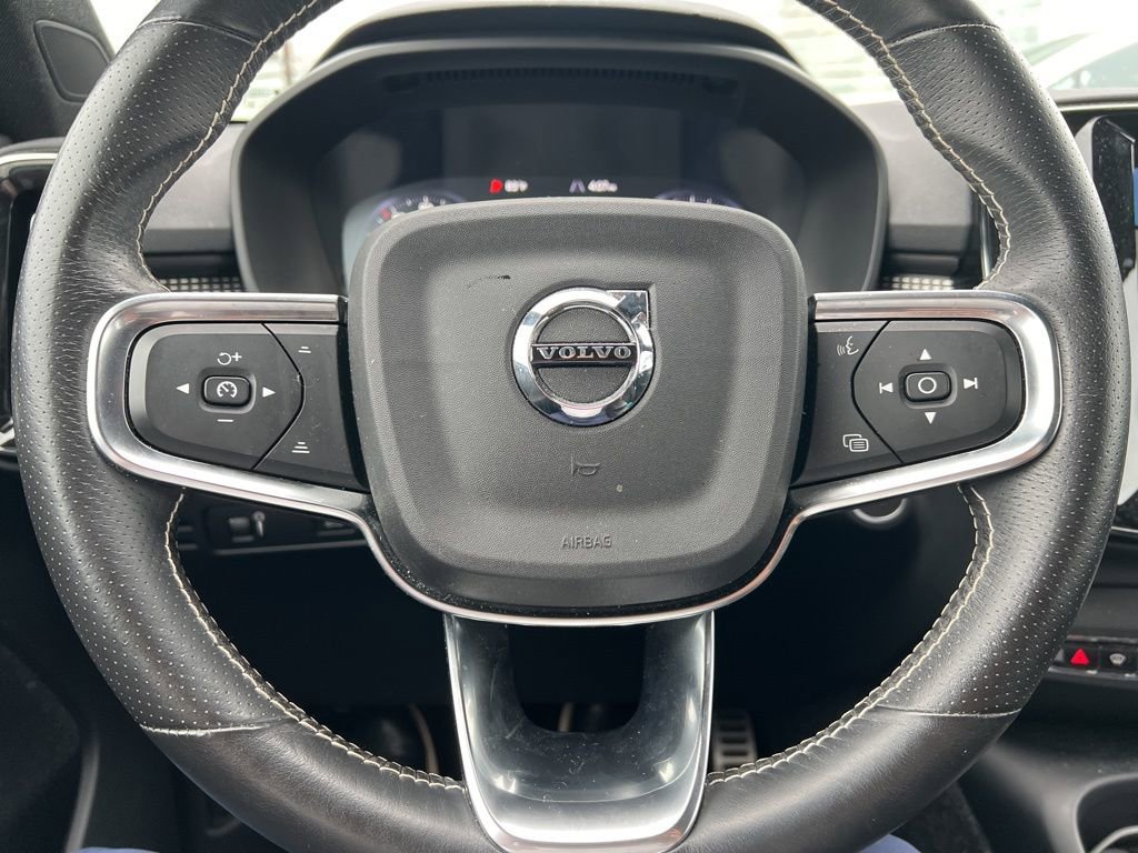 Thumbnail: 2021 Volvo XC40 - 19