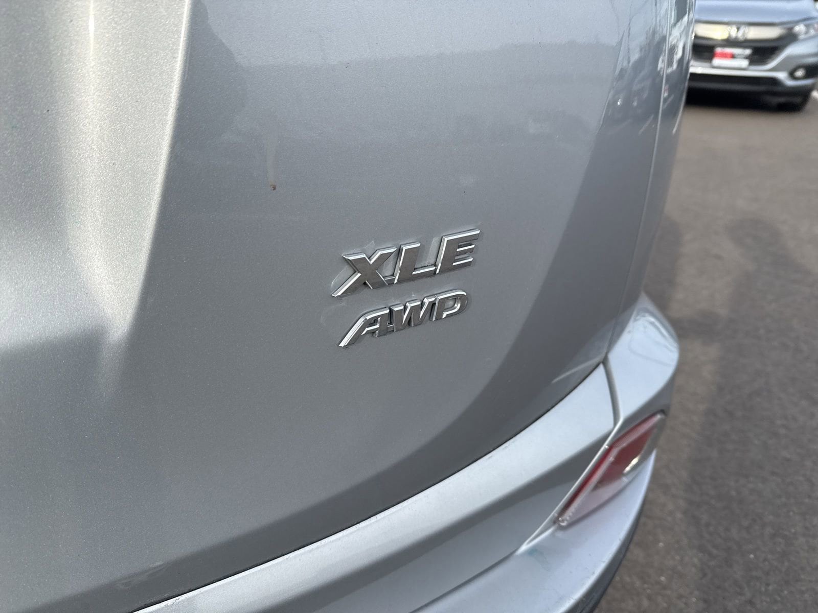 Thumbnail: 2018 Toyota RAV4 - 14