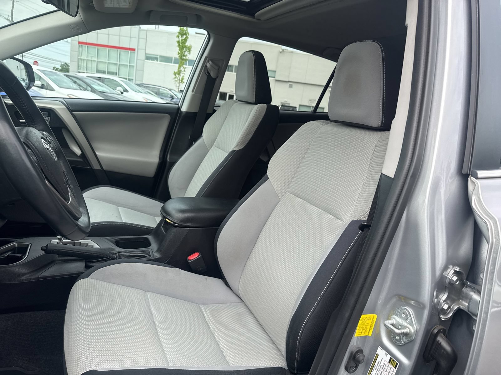 Thumbnail: 2016 Toyota RAV4 - 20