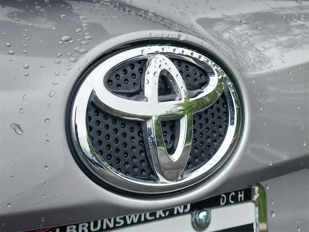 Thumbnail: 2017 Toyota RAV4 - 33