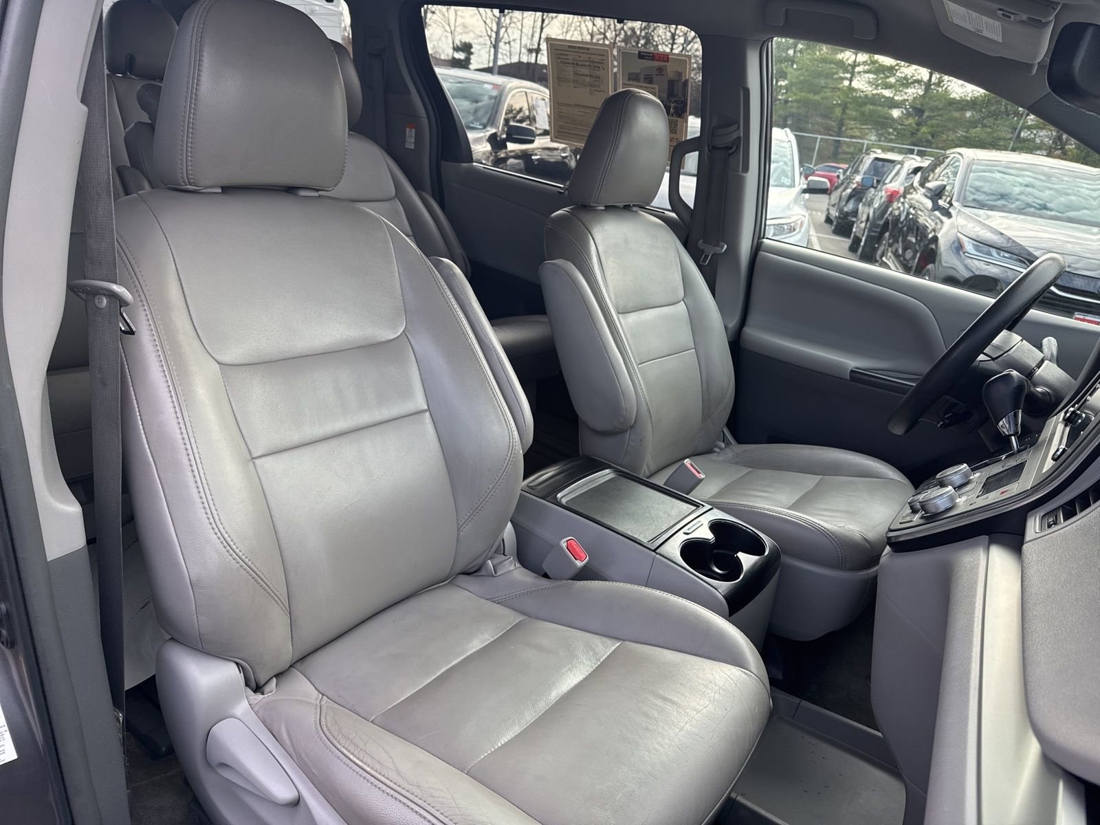 Thumbnail: 2018 Toyota Sienna - 23