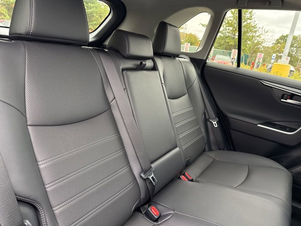 Thumbnail: 2025 Toyota RAV4 - 15