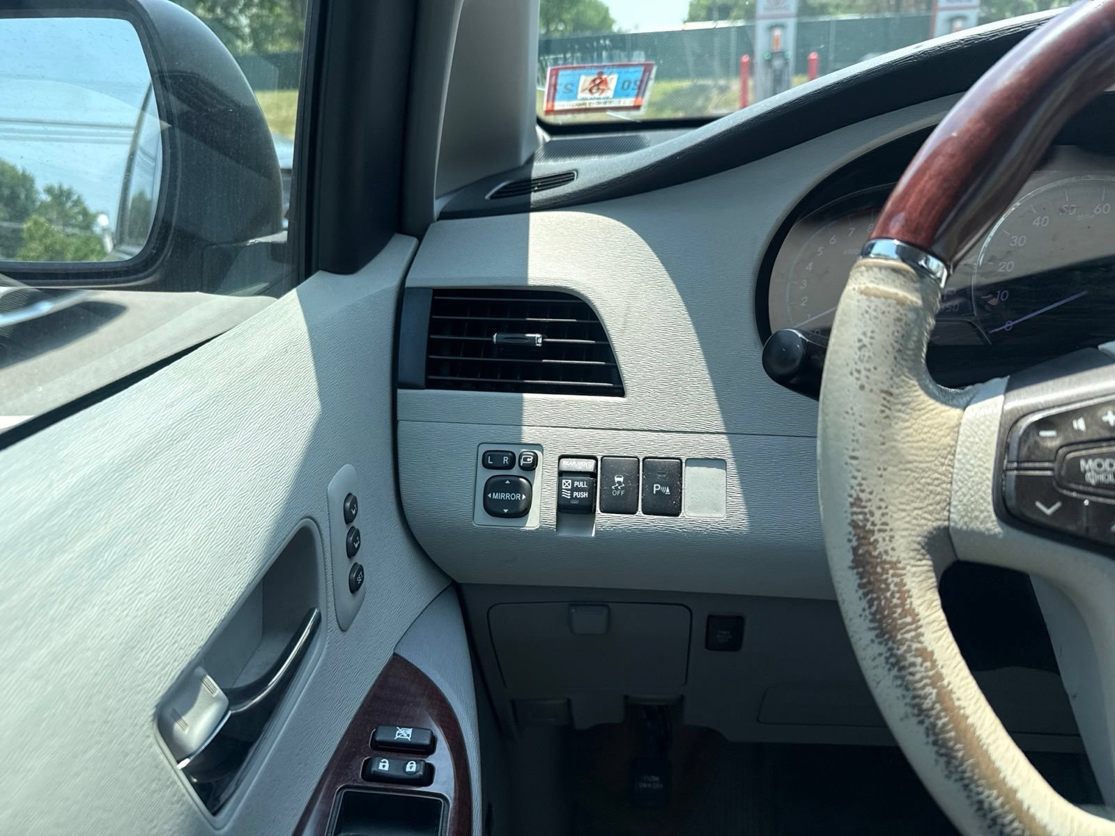 Thumbnail: 2012 Toyota Sienna - 29