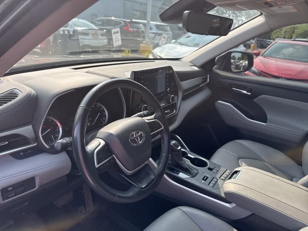Thumbnail: 2022 Toyota Highlander - 18