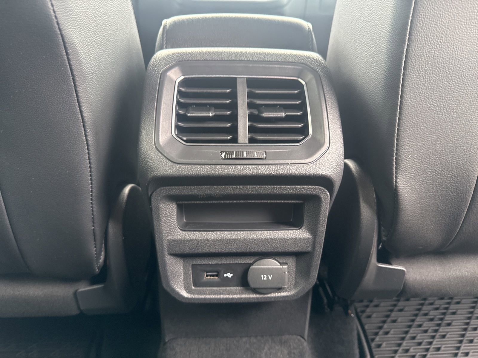 Thumbnail: 2018 Volkswagen Tiguan - 30