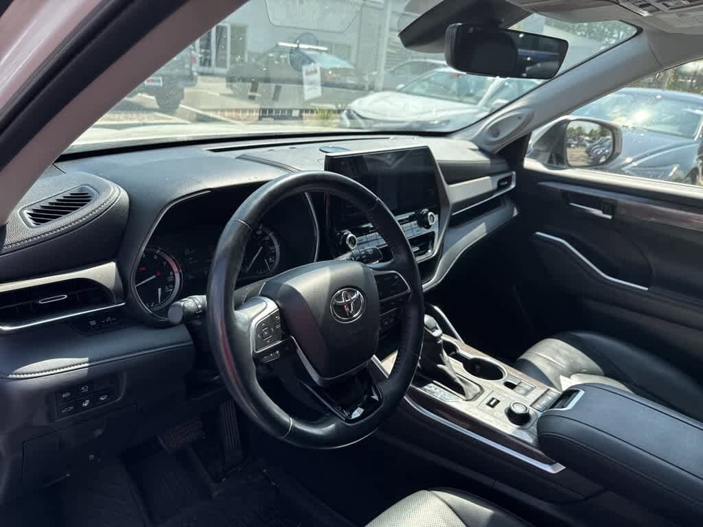Thumbnail: 2020 Toyota Highlander - 16