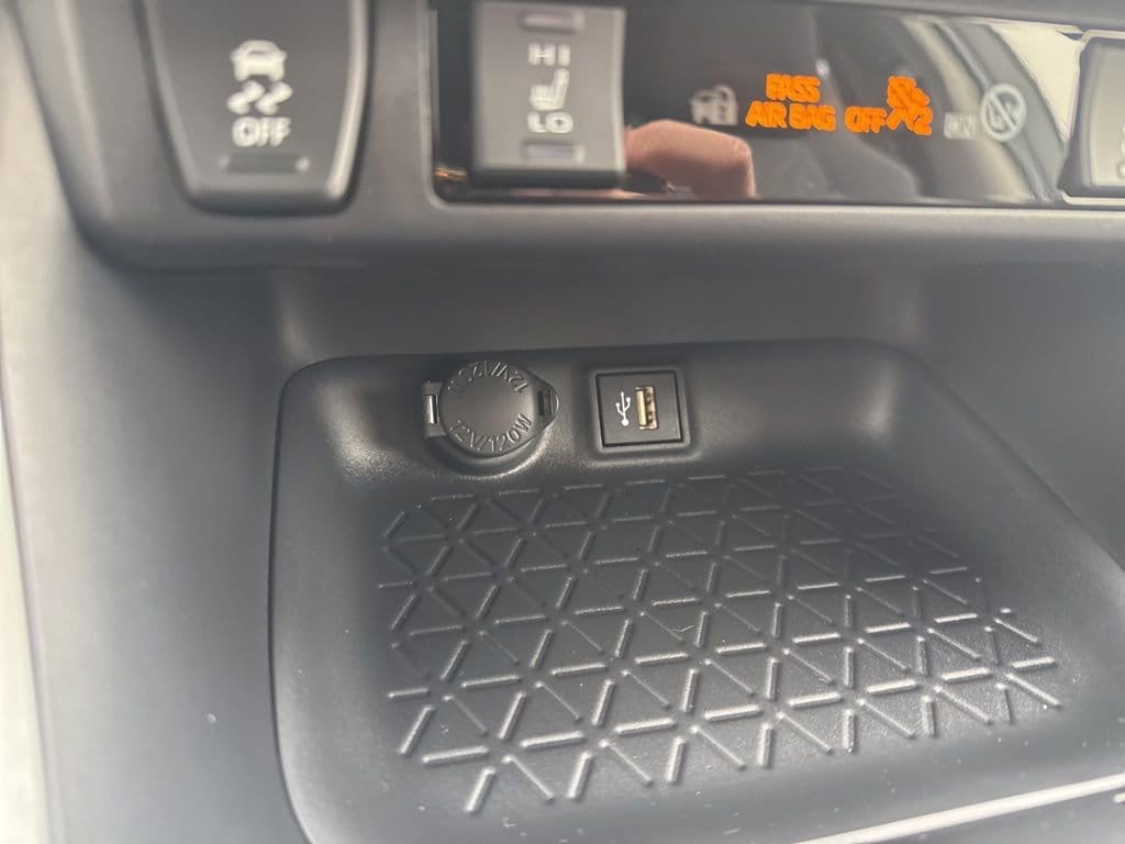 Thumbnail: 2025 Toyota RAV4 - 21