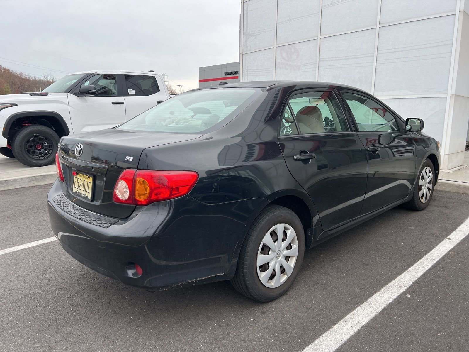 2009 Toyota Corolla LE photo 2