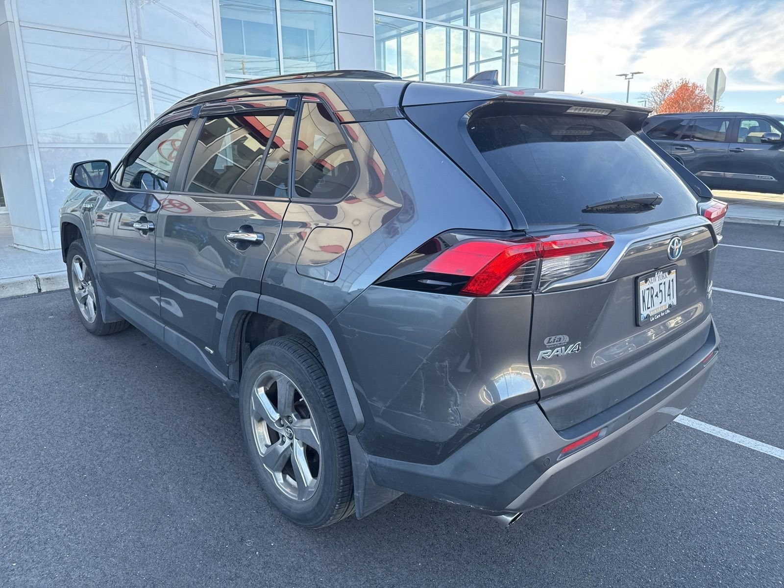 Thumbnail: 2019 Toyota RAV4 - 5