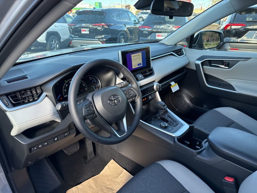 Thumbnail: 2025 Toyota RAV4 - 11
