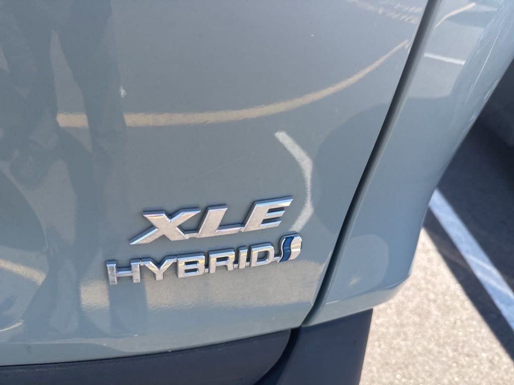 Thumbnail: 2022 Toyota RAV4 - 15