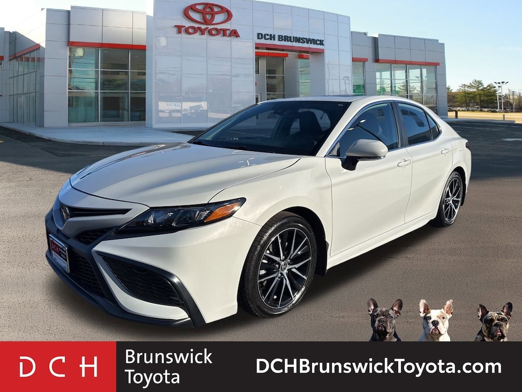 Used 2022 Toyota Camry SE Sedan
