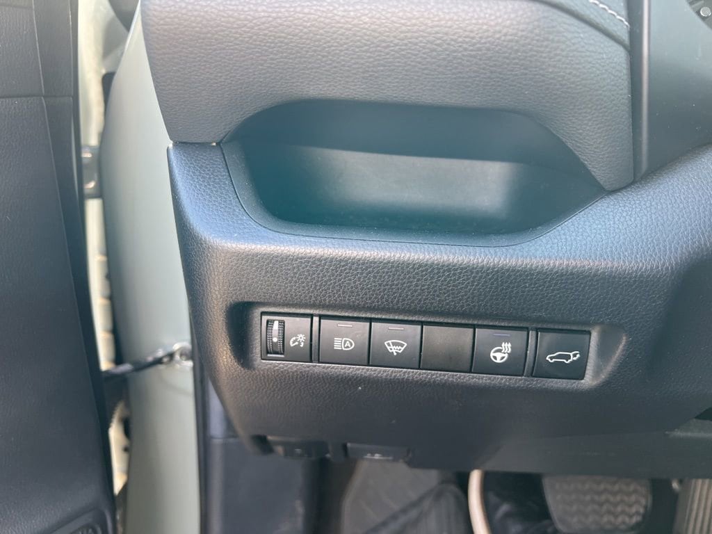 Thumbnail: 2019 Toyota RAV4 - 19