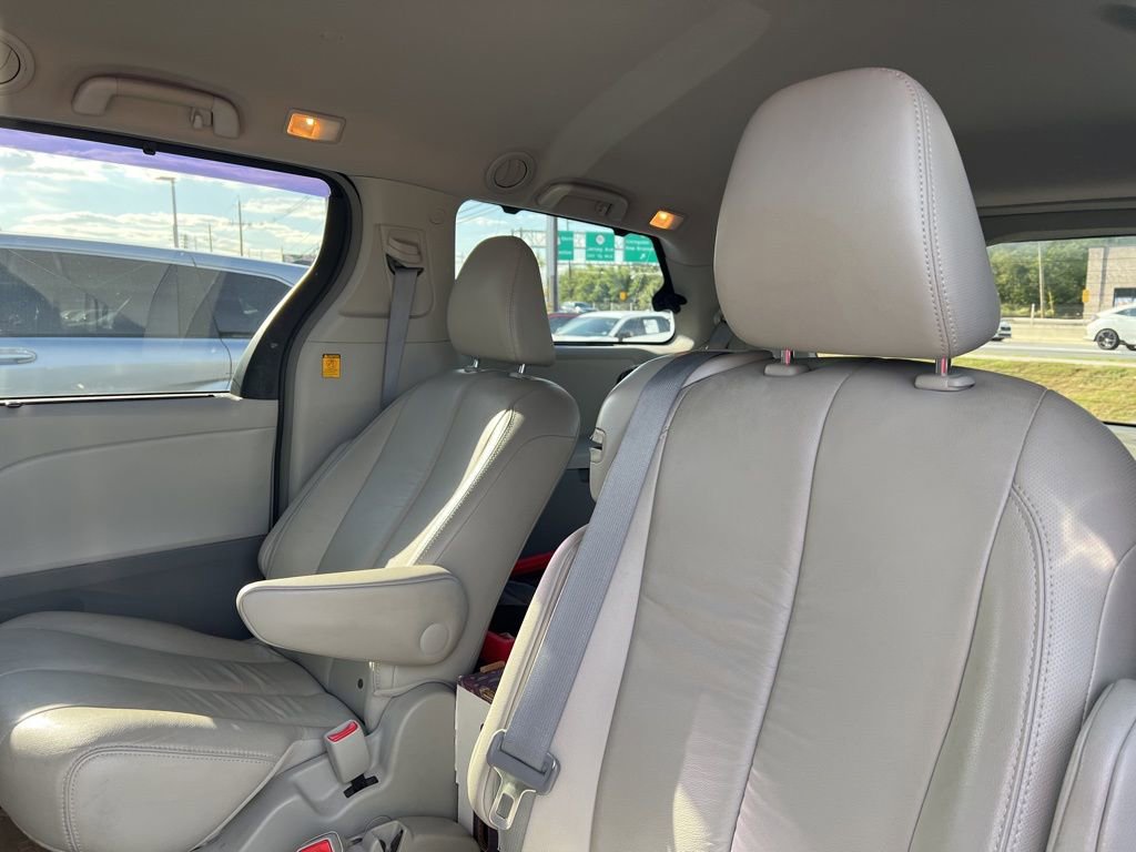 Thumbnail: 2012 Toyota Sienna - 13