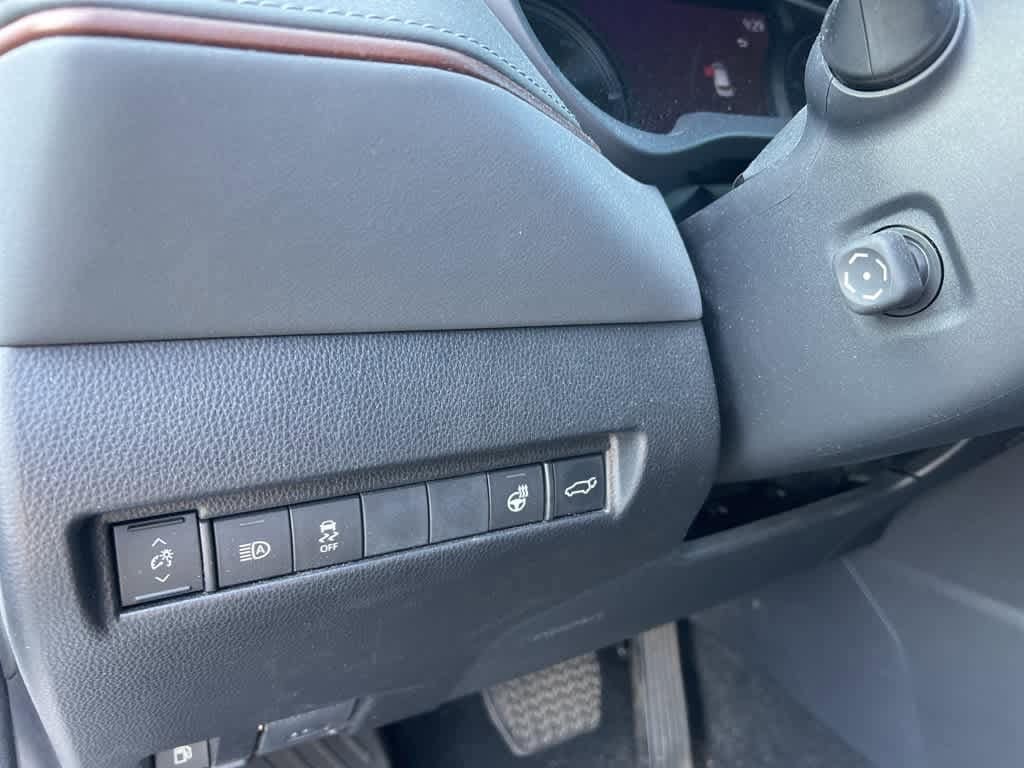 Thumbnail: 2021 Toyota Venza - 22