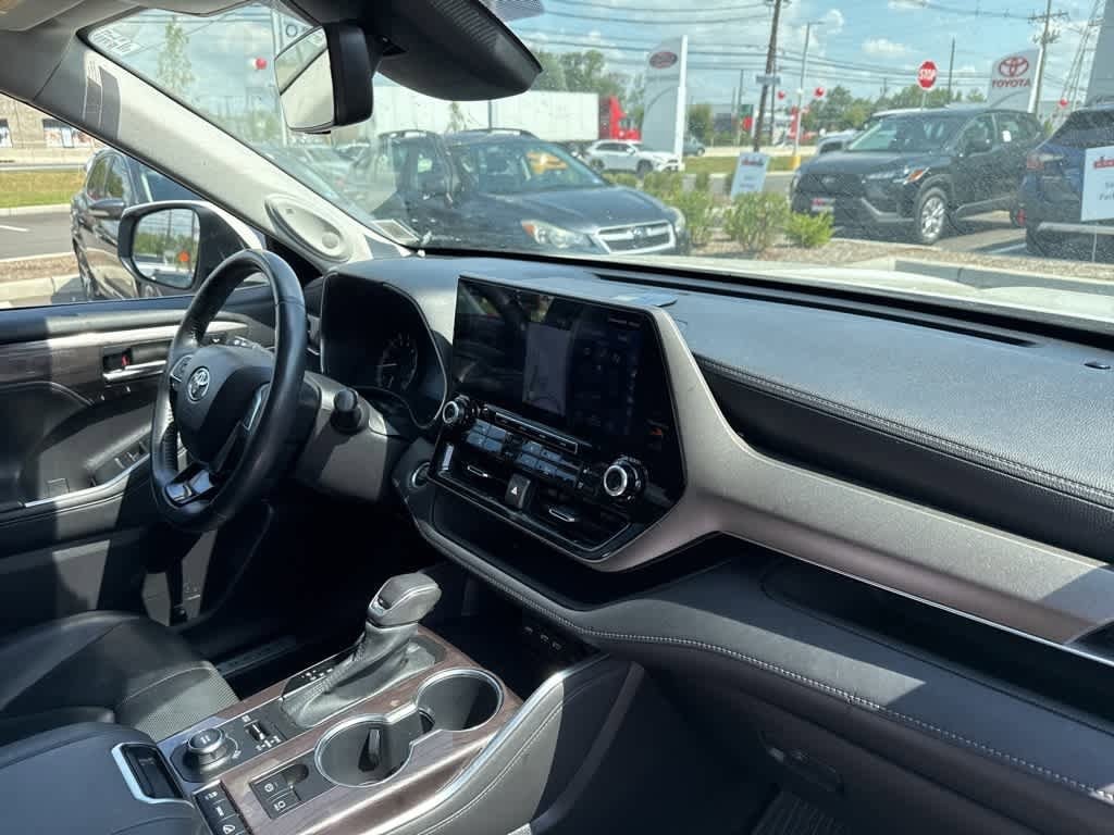 Thumbnail: 2020 Toyota Highlander - 20