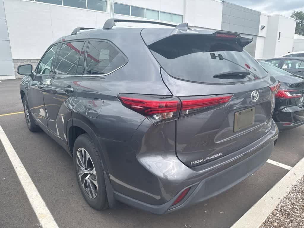 Thumbnail: 2022 Toyota Highlander - 4