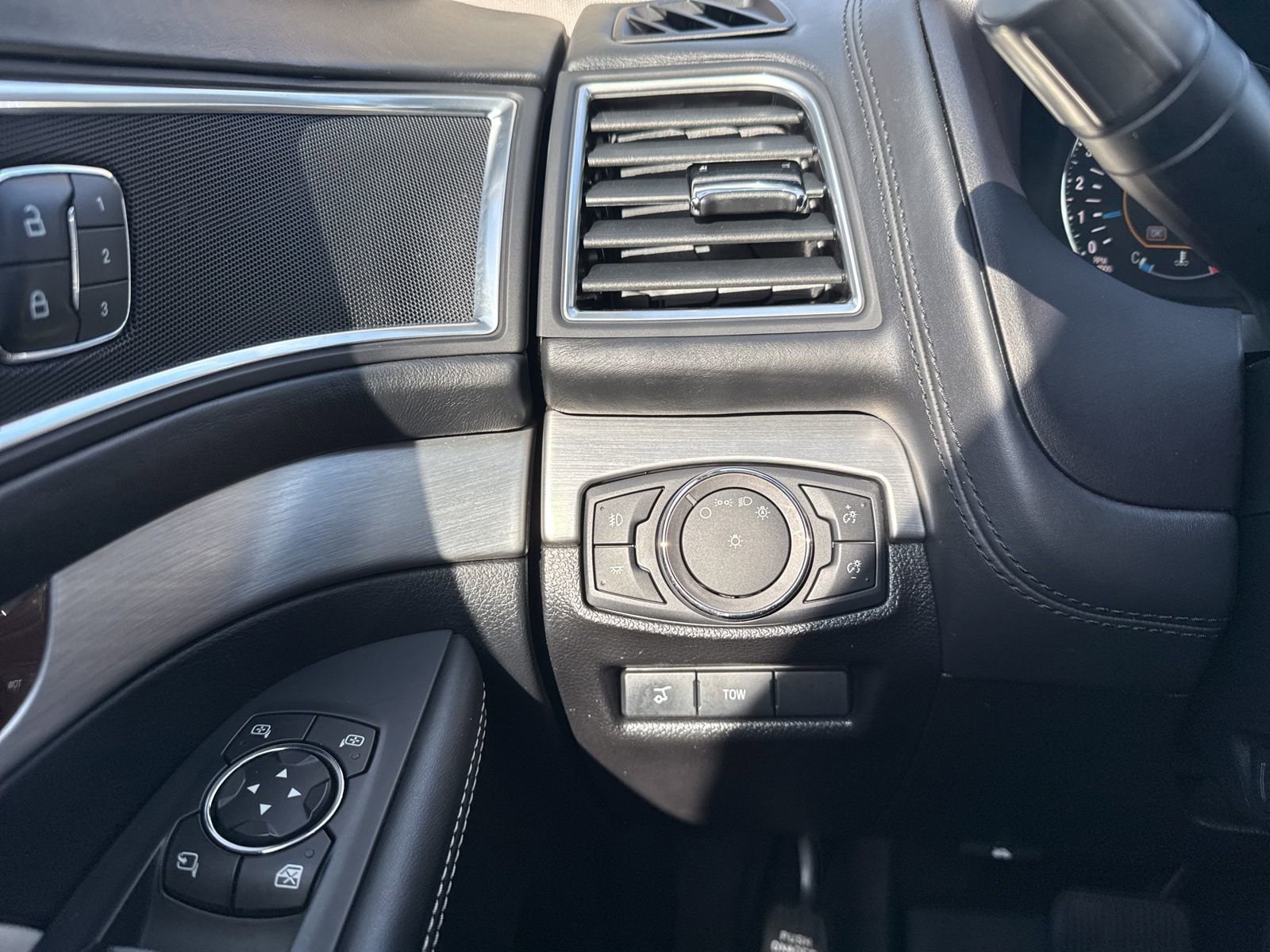 Thumbnail: 2018 Ford Explorer - 29