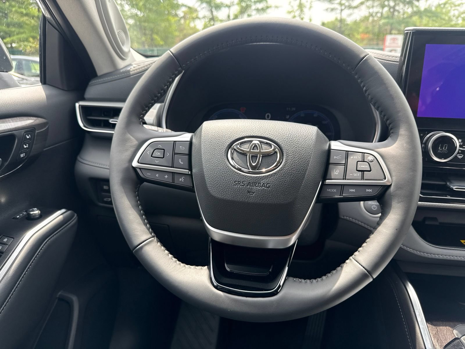 Thumbnail: 2026 Toyota Highlander - 18