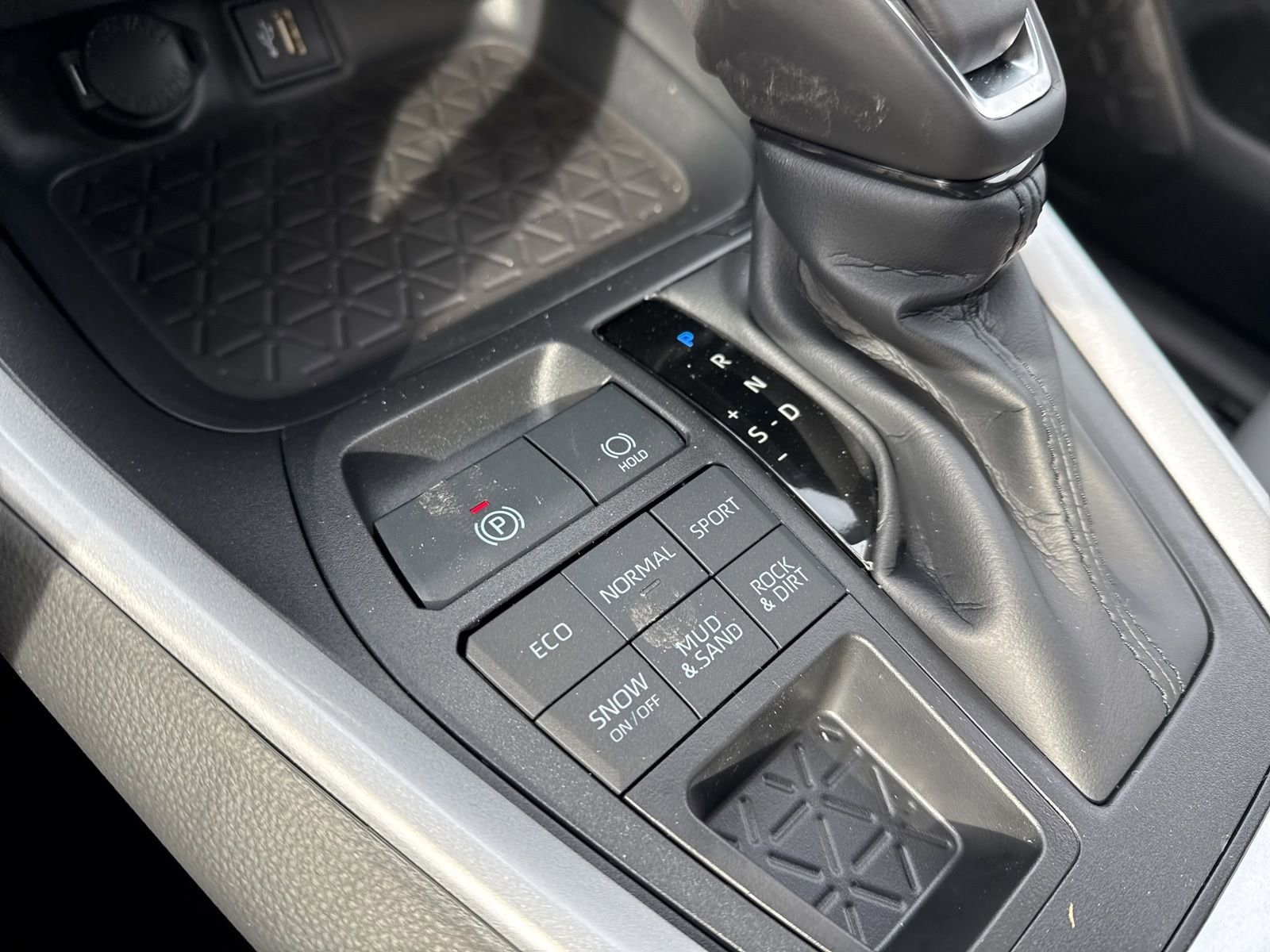 Thumbnail: 2025 Toyota RAV4 - 23