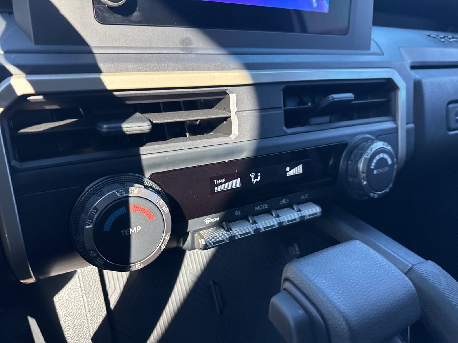 Thumbnail: 2025 Toyota Tacoma - 25