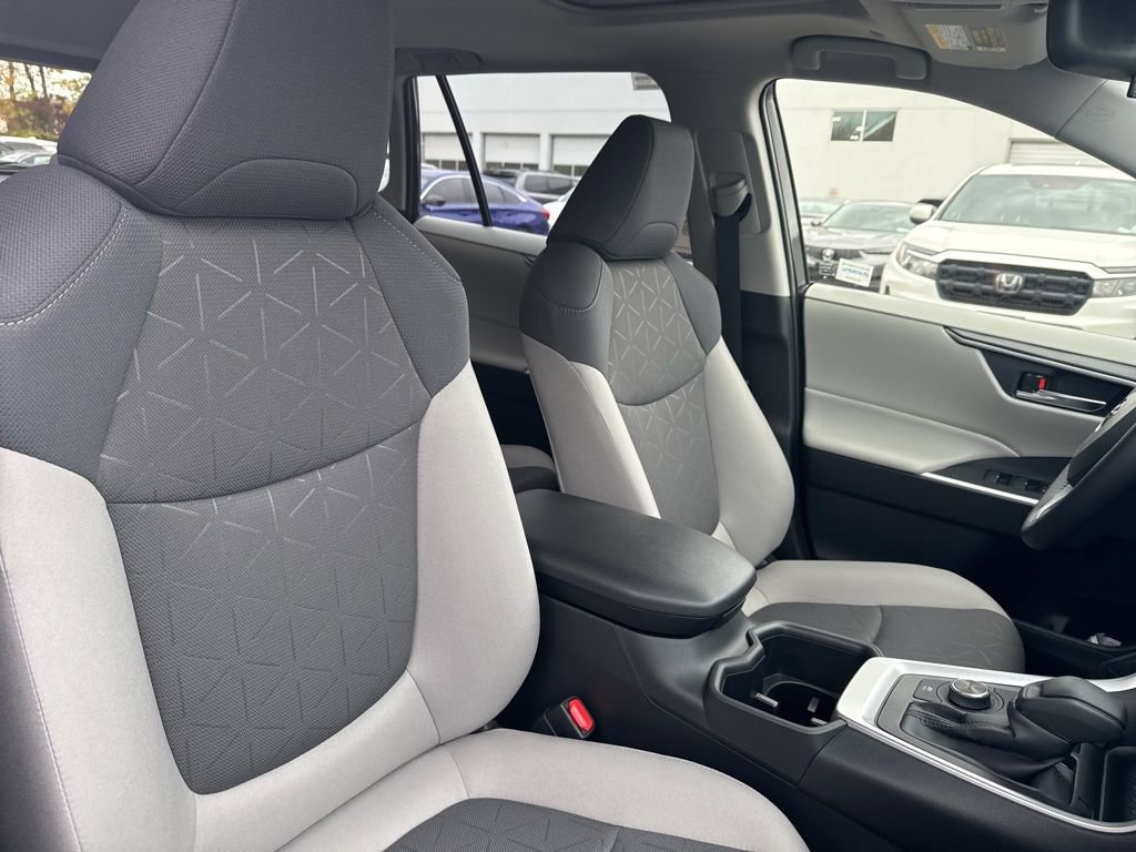 Thumbnail: 2025 Toyota RAV4 - 14