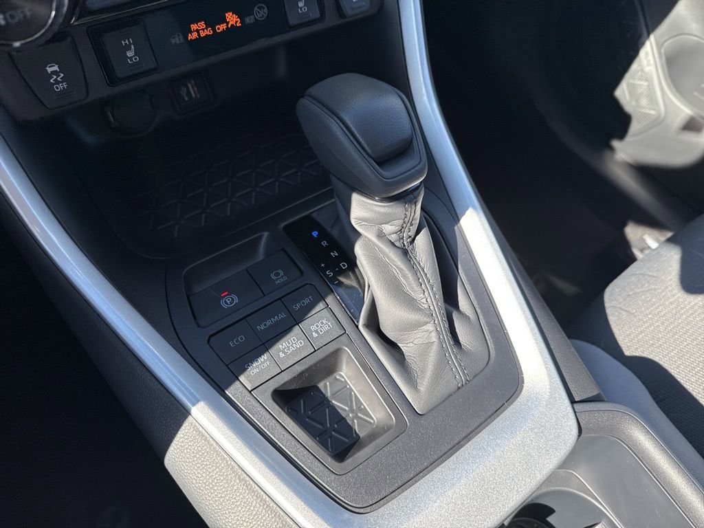 Thumbnail: 2025 Toyota RAV4 - 23