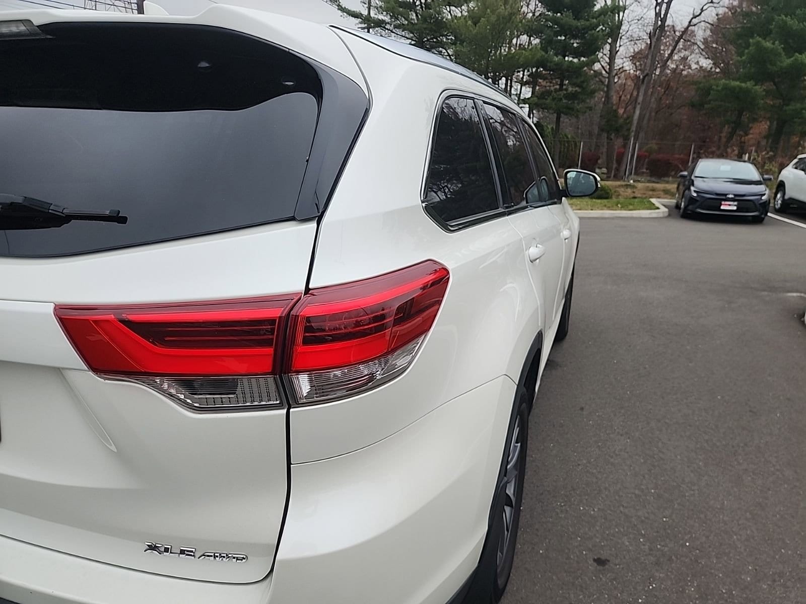 Thumbnail: 2019 Toyota Highlander - 3