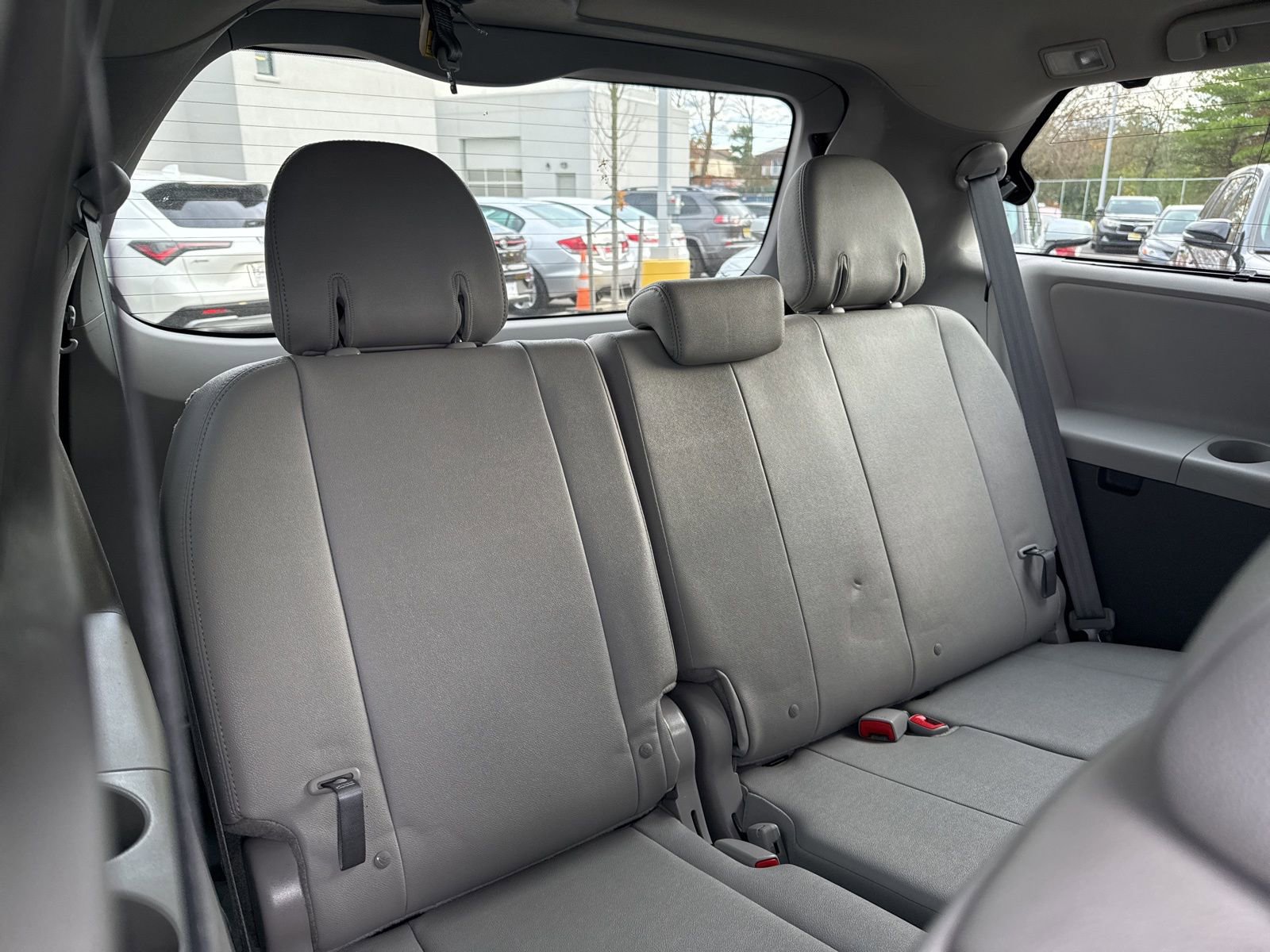 Thumbnail: 2016 Toyota Sienna - 26